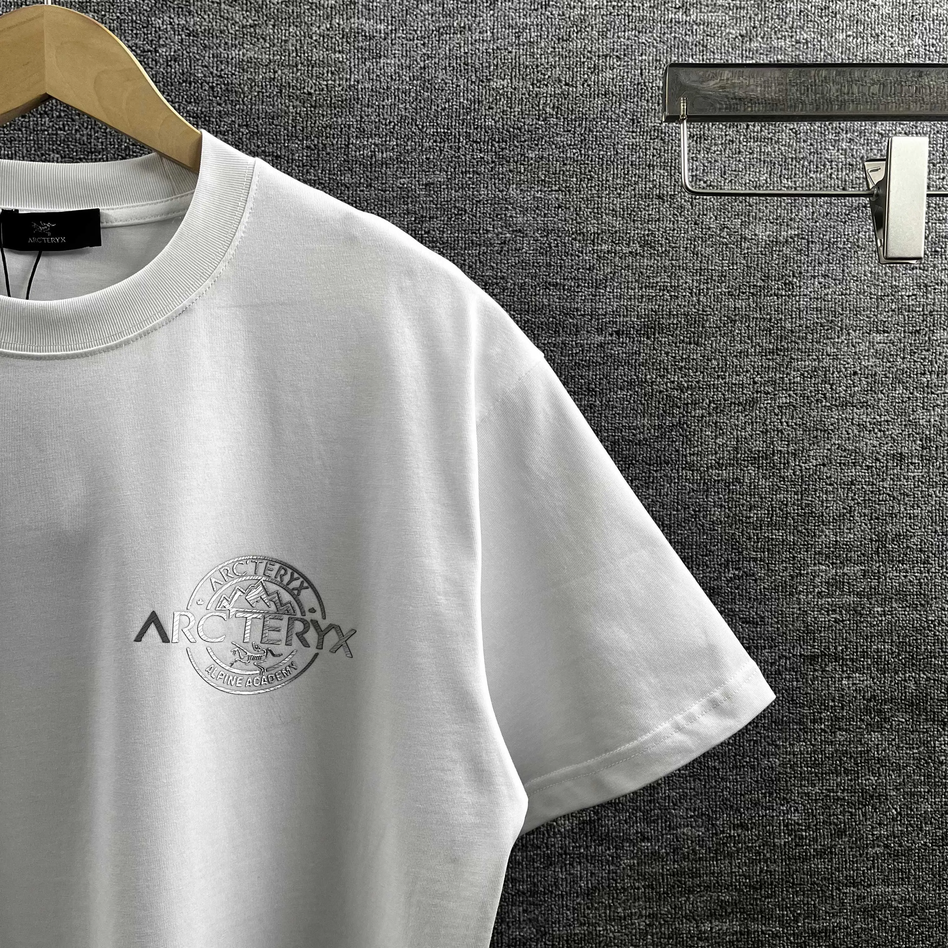 ARC'* * * 2025 New Arrival logo T Same Style Size： S （90-130 ） M （120-150 ） L （140-165 ） XL （160-180 ） XXL （180 ） ：Black White